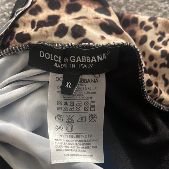 Dolce & Gabbana 2 piece set. Can not guarantee authenticity. XL- fits like M/L - Picture 3 of 3